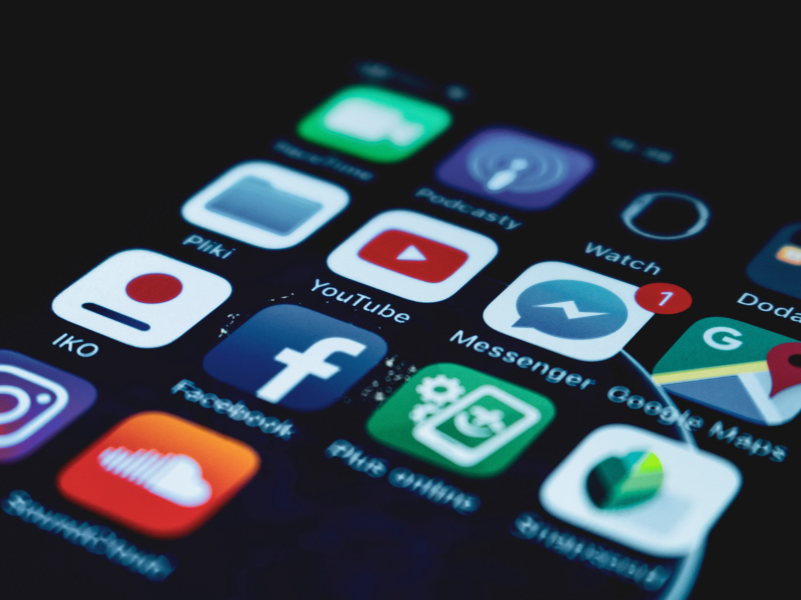 how to unhide apps on iphone